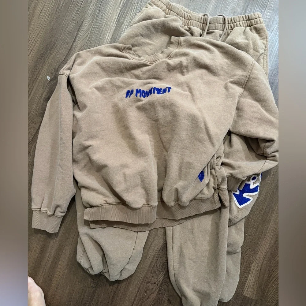 FP Movement Sweatset - Picture 1 of 5